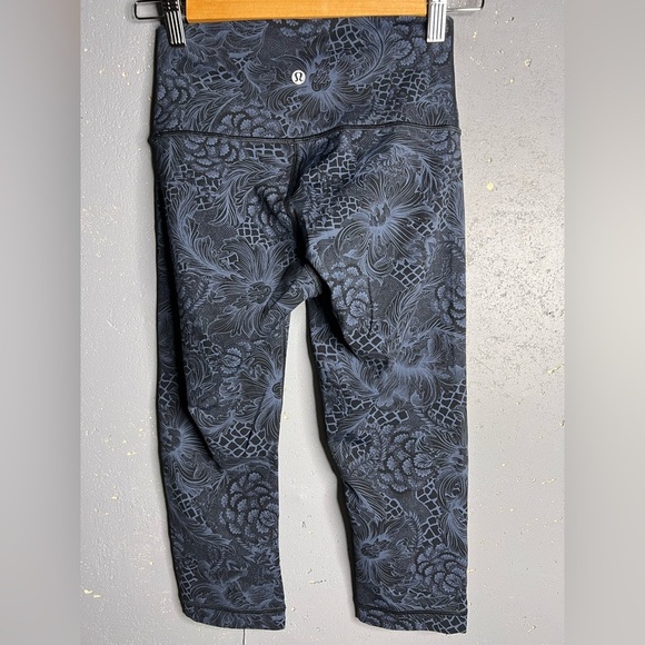 Lululemon Wunder Under Hi-Rise 1/2 Tight *Full-On Luxtreme 17 size 4 - Picture 3 of 9